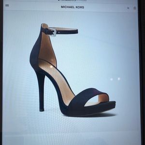 Mk Navy Hutton heels